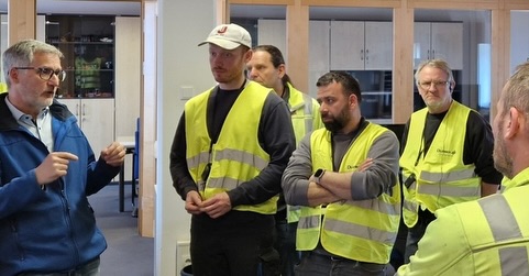 Traditionsfirmen untereinander 🤝Über Jahrzehnte hinweg beliefert die Fa. Durwen das Traditionsunternehmen in Ochtendung mit herausragenden Anbaugeräten für die Aufnahme der produzierten Steine.Anfangs nutzte die Fa. Jakob Stockschläder GmbH & Co. KG unsere ersten produzierten Steinklammern. Heute wird mehr Wert auf Flexibilität und den Transport von Paletten gelegt. Von Zinkenverstellgeräten bis hin zu Mehrfach-Palettengeräten nutzt der steinverarbeitende Betrieb unsere Produkte.In Verbindung mit den Gabelstaplern des Linde-Vertragspartners Jungbluth Fördertechnik GmbH(@jungbluthgruppe) aus Kruft hat die Fa. Jasto(@jastobaustoffe) verlässliche Partner an ihrer Seite.