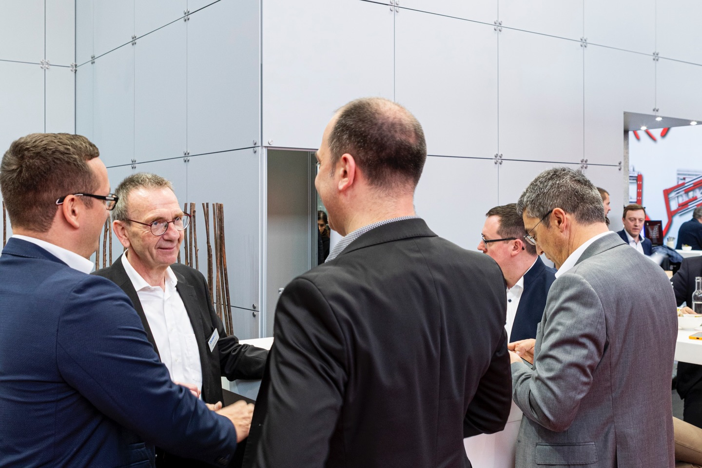 Wir möchten uns als Firma Durwen herzlich für den großartigen Besuch auf unserem Messestand während der @logimat in Stuttgart bedanken. Es hat uns sehr gefreut, so viele interessante Gespräche zu führen, neue Kontakte zu knüpfen und bekannte Partner persönlich wiederzusehen.
Die @logimat war für uns eine hervorragende Gelegenheit, unsere neuesten Lösungen und Entwicklungen zu präsentieren und gemeinsam über aktuelle Herausforderungen und Chancen in der Intralogistik zu sprechen. Ihr Interesse, Ihre Fragen und der offene Austausch haben maßgeblich zum Erfolg unseres Messeauftritts beigetragen.
Ein besonderes Dankeschön gilt allen Besuchern, Kunden, Partnern und Interessierten, die sich die Zeit genommen haben, unseren Stand zu besuchen. Der persönliche Dialog und das wertvolle Feedback motivieren uns, weiterhin innovative und zuverlässige Lösungen für unsere Kunden zu entwickeln.
Wir freuen uns darauf, die Gespräche weiterzuführen und auch in Zukunft gemeinsam erfolgreiche Projekte umzusetzen.
Vielen Dank für Ihren Besuch und bis zum nächsten Mal!
Ihr Team der Firma Durwen
